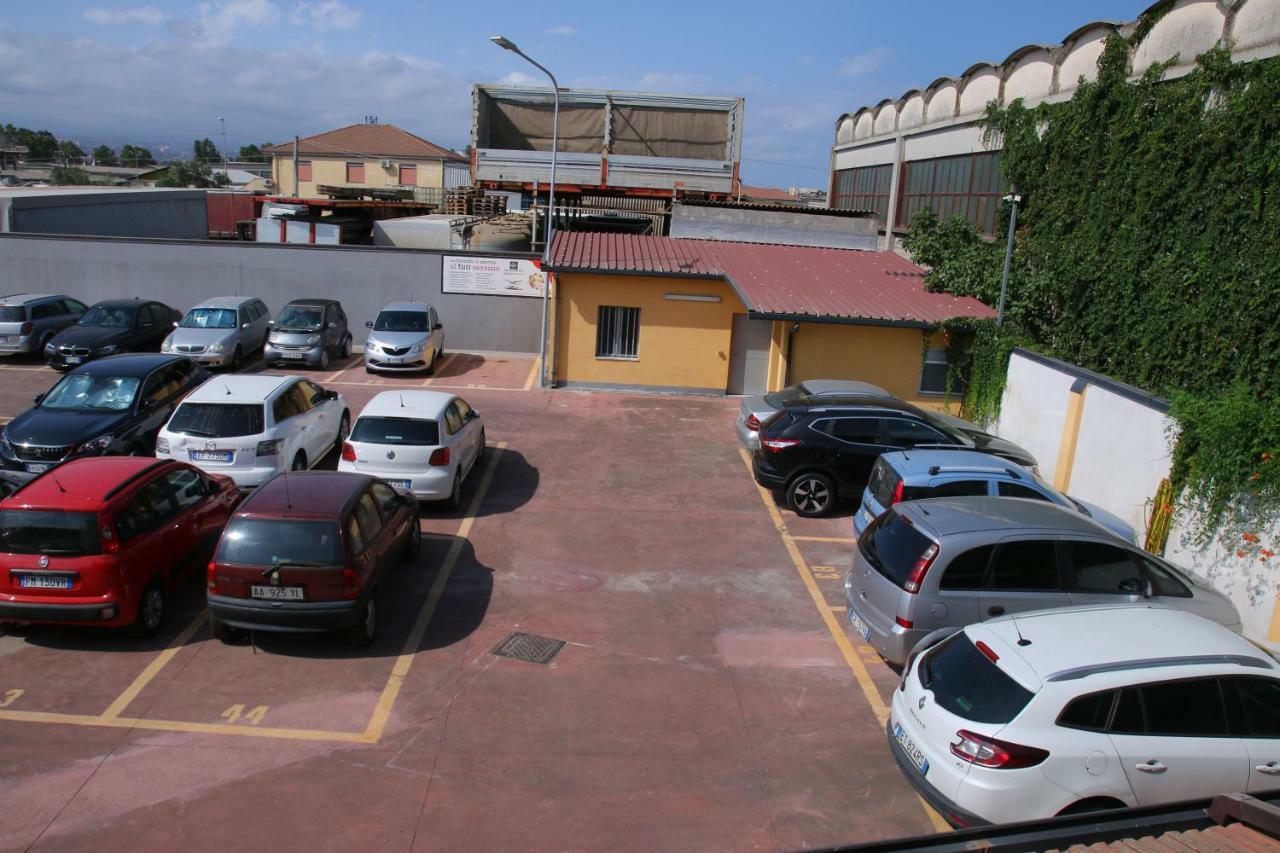 Etna Parking Hotel Катания Екстериор снимка
